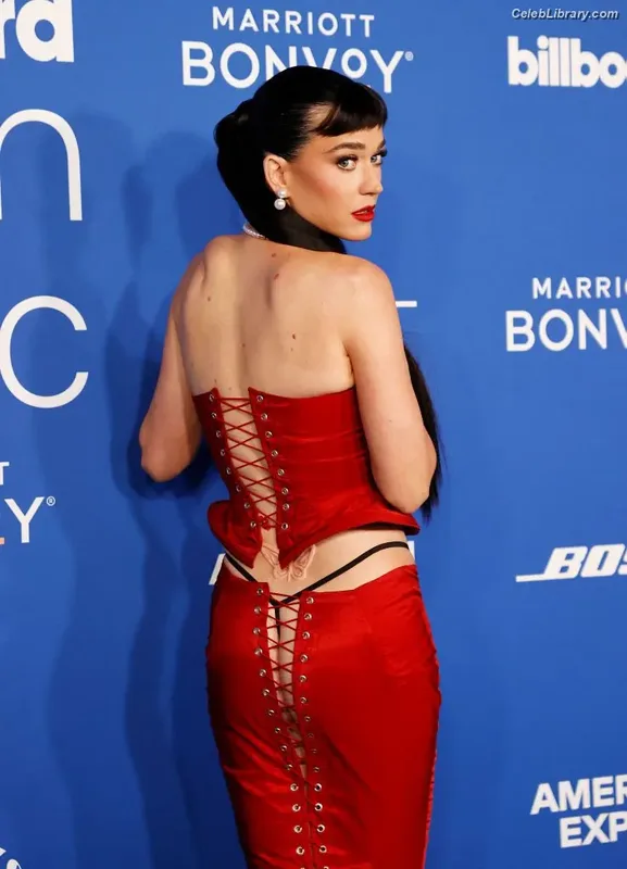 Katy Perry photo 7 of 1940