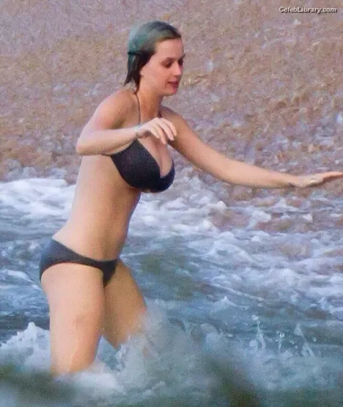 Katy Perry photo 16 of 1940