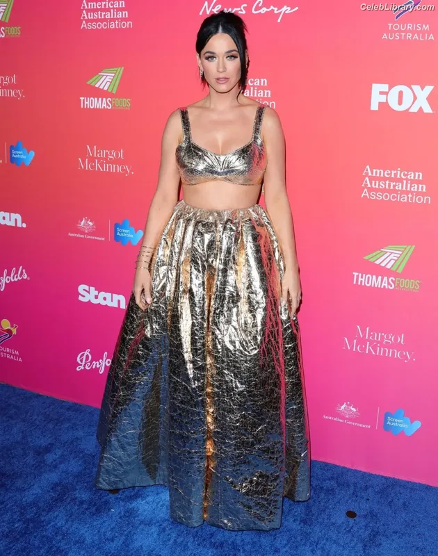 Katy Perry photo 7 of 1940