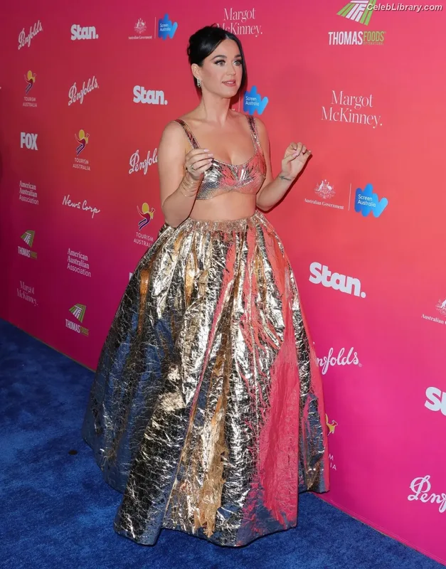Katy Perry photo 14 of 1940