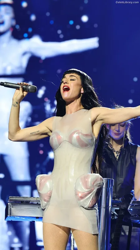 Katy Perry photo 21 of 1940