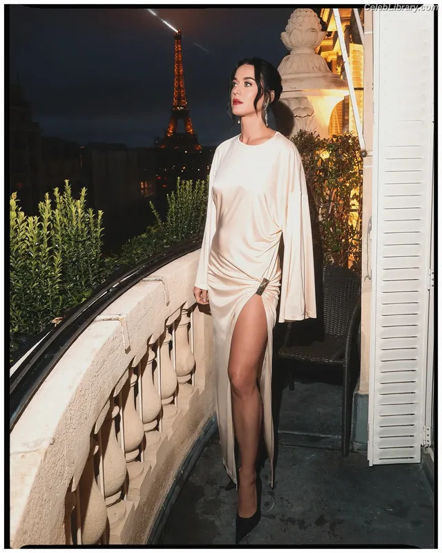 Katy Perry photo 15 of 1940