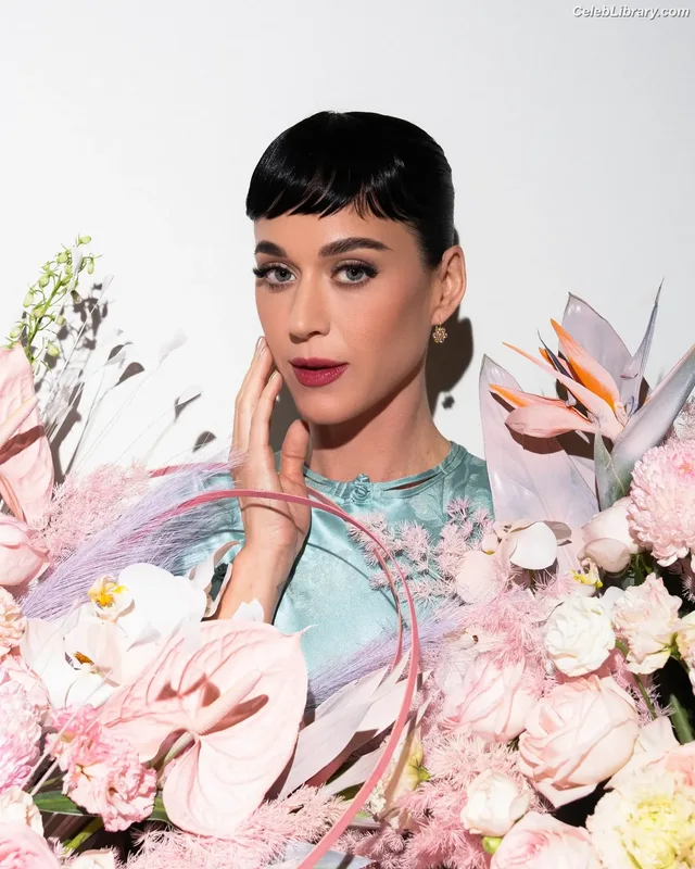 Katy Perry photo 9 of 1940