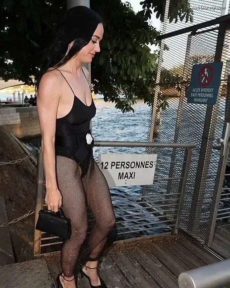 Katy Perry photo 18 of 1940