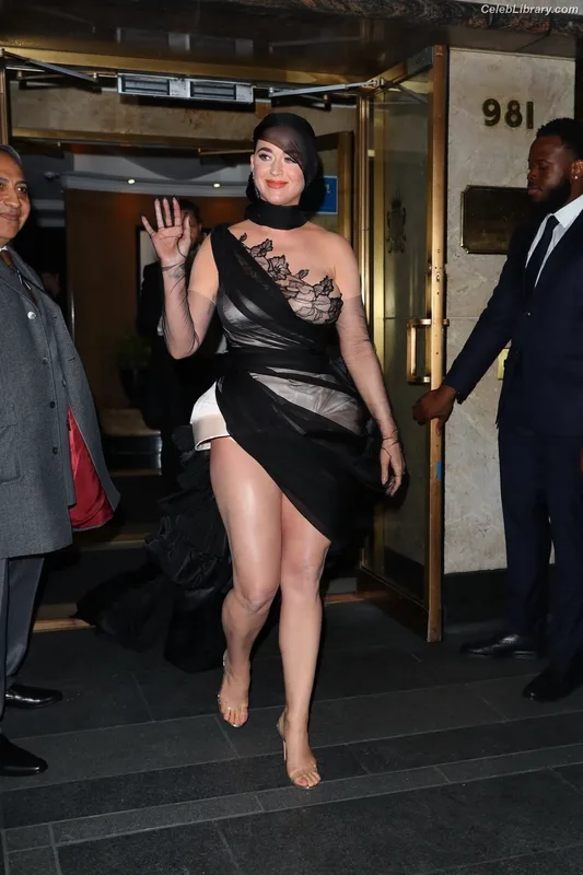Katy Perry photo 21 of 1940