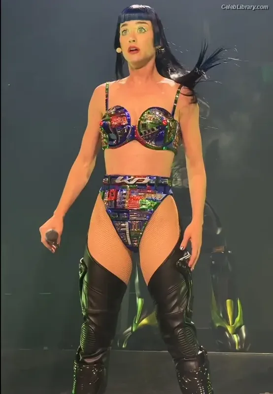 Katy Perry photo 23 of 1940