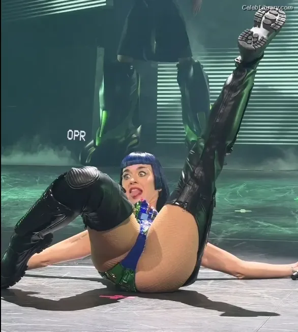Katy Perry photo 13 of 1940