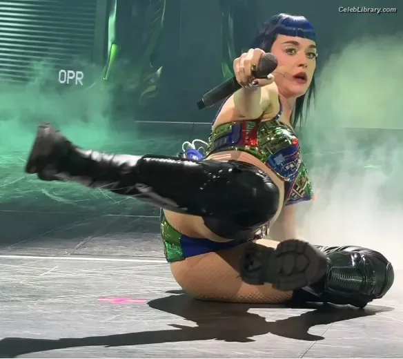 Katy Perry photo 23 of 1940
