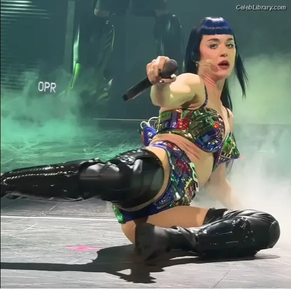 Katy Perry photo 24 of 1940