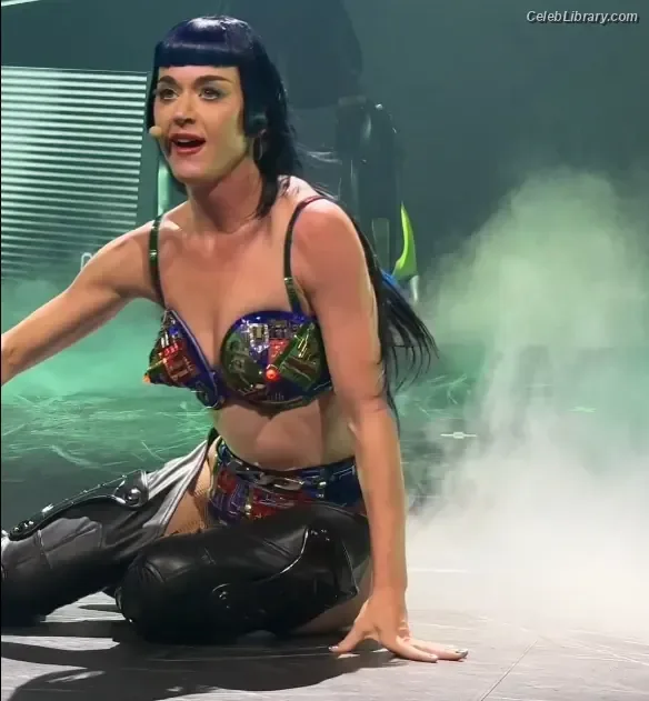 Katy Perry photo 2 of 1940