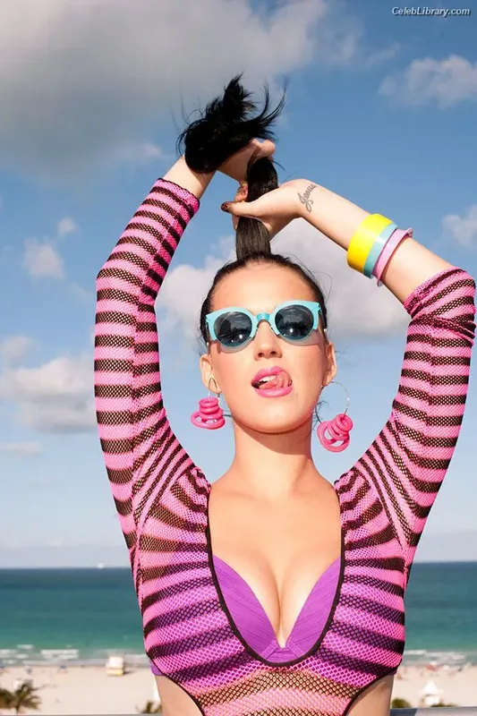 Katy Perry photo 14 of 1940