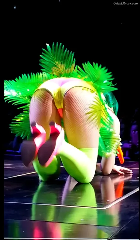 Katy Perry photo 18 of 1940