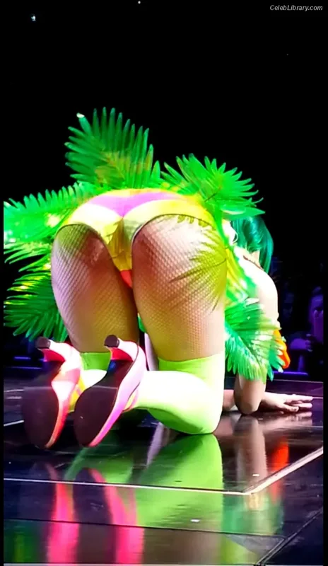 Katy Perry photo 19 of 1940