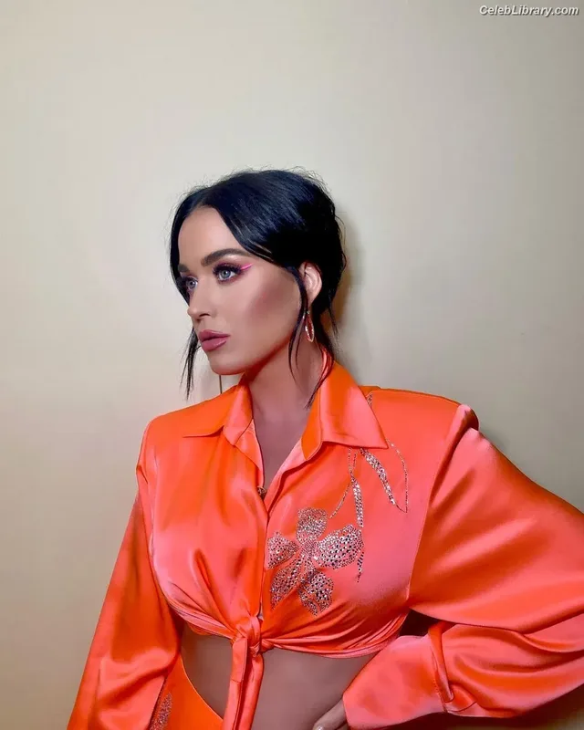 Katy Perry photo 17 of 1940