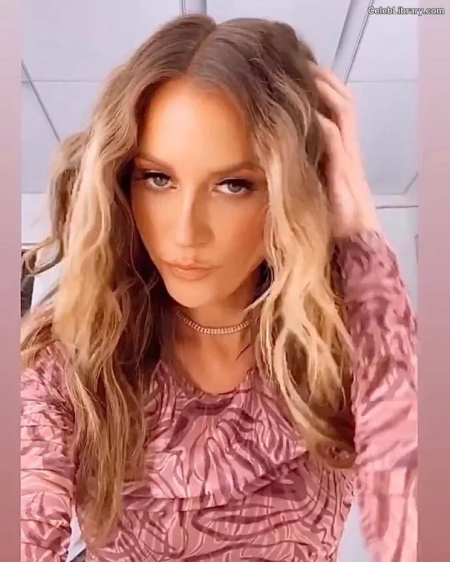 Kay Adams photo 5 of 247