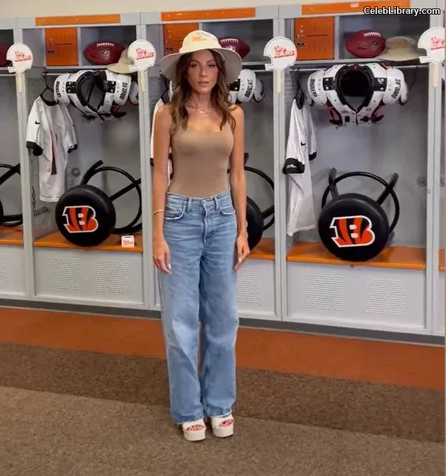 Kay Adams photo 3 of 247