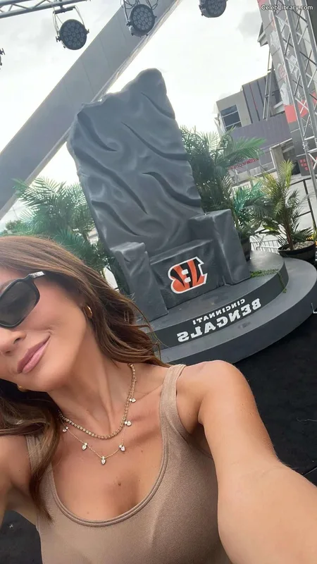 Kay Adams photo 5 of 247