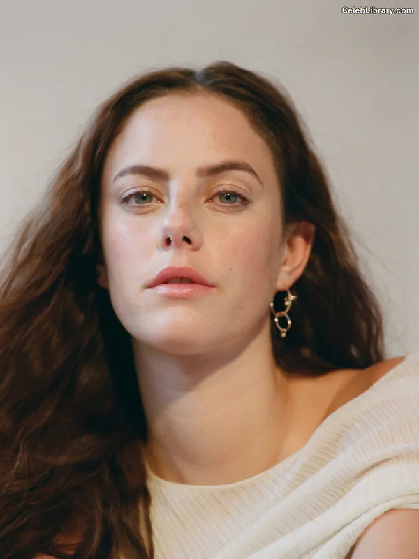 Kaya Scodelario photo 10 of 271