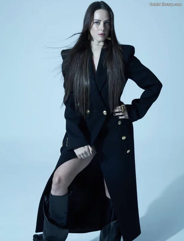 Kaya Scodelario photo 22 of 271