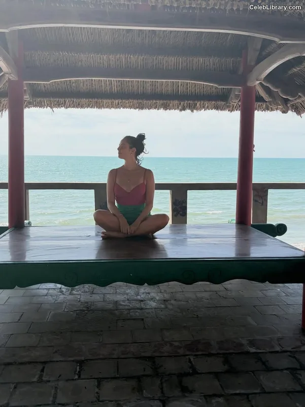 Kaya Scodelario photo 2 of 271