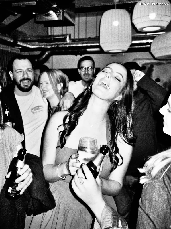 Kaya Scodelario photo 17 of 271