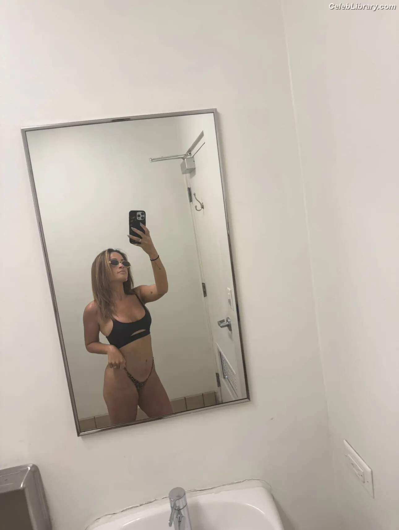 Kayla Braxton photo 18 of 544