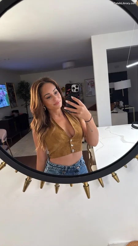 Kayla Braxton photo 24 of 545
