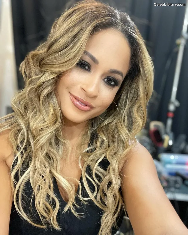 Kayla Braxton photo 15 of 545