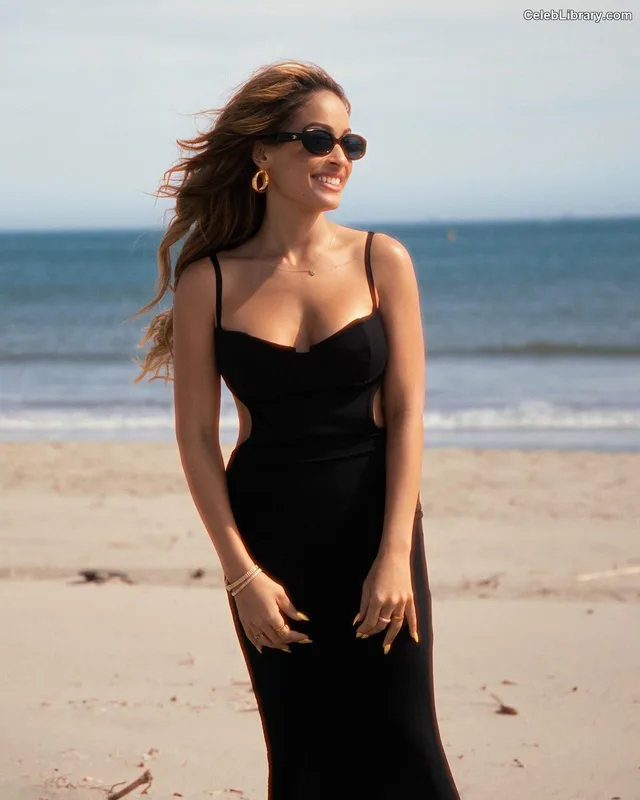Kayla Braxton photo 3 of 545