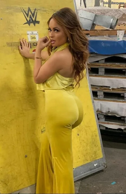Kayla Braxton photo 11 of 545