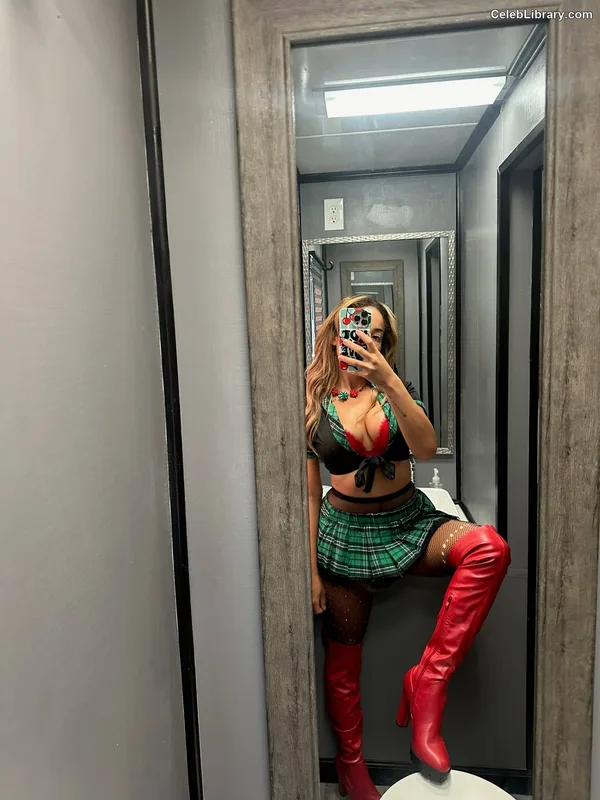 Kayla Braxton photo 20 of 545