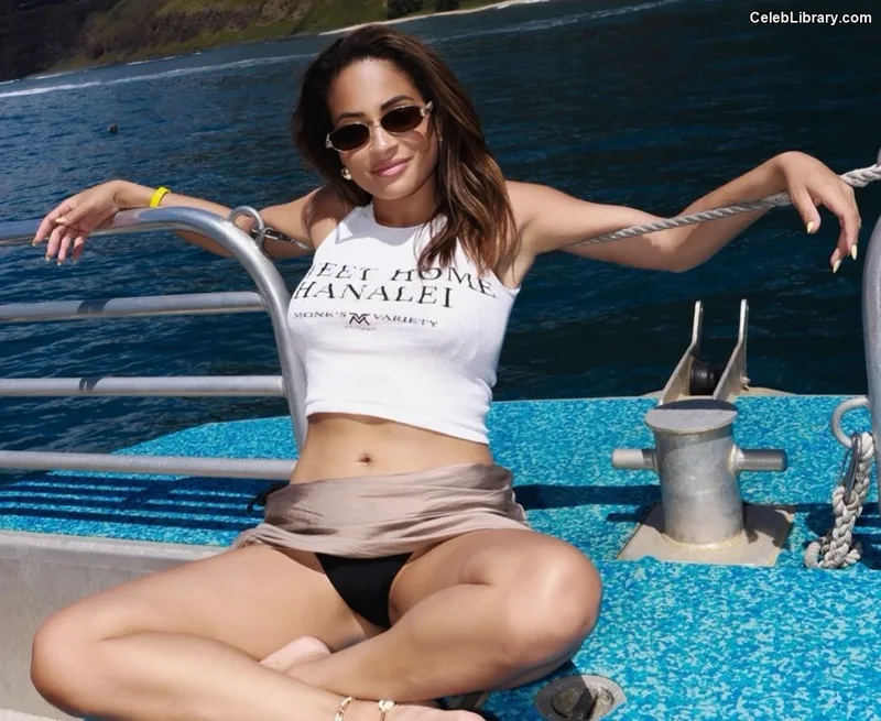 Kayla Braxton photo 2 of 545
