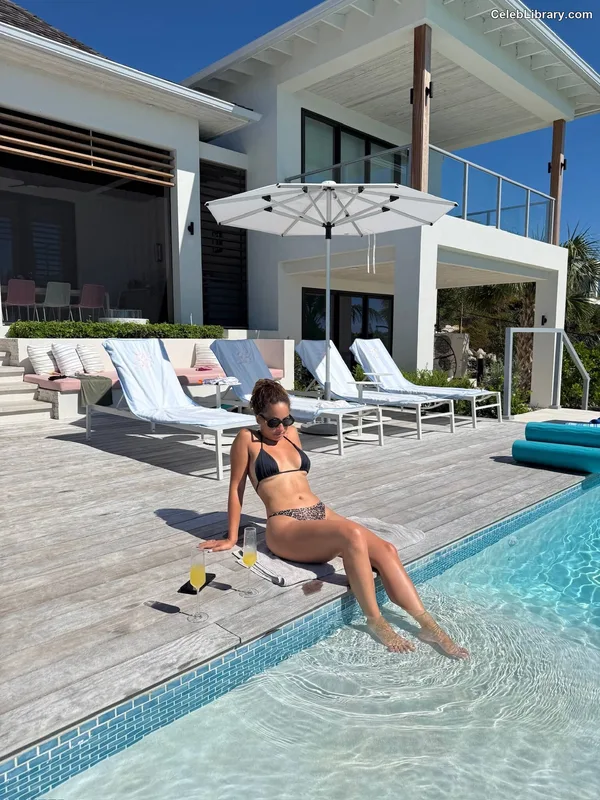 Kayla Braxton photo 4 of 545