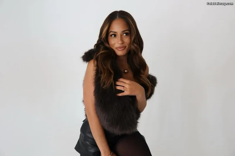 Kayla Braxton photo 18 of 545