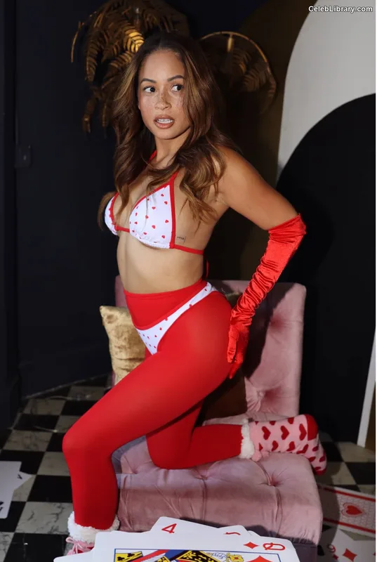 Kayla Braxton photo 8 of 545
