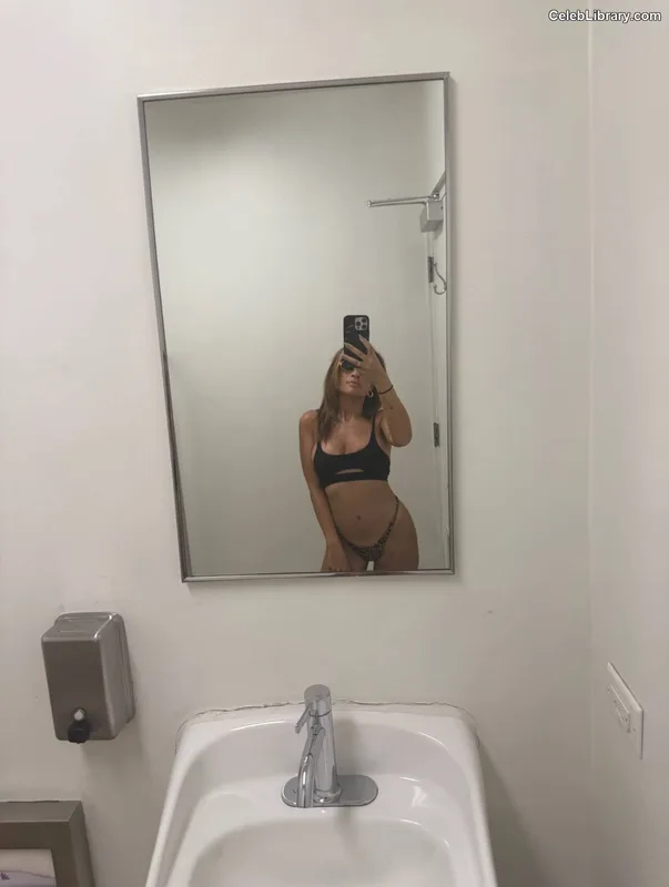 Kayla Braxton photo 19 of 545