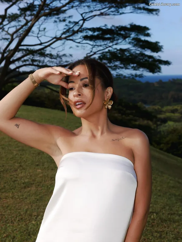 Kayla Braxton photo 14 of 545
