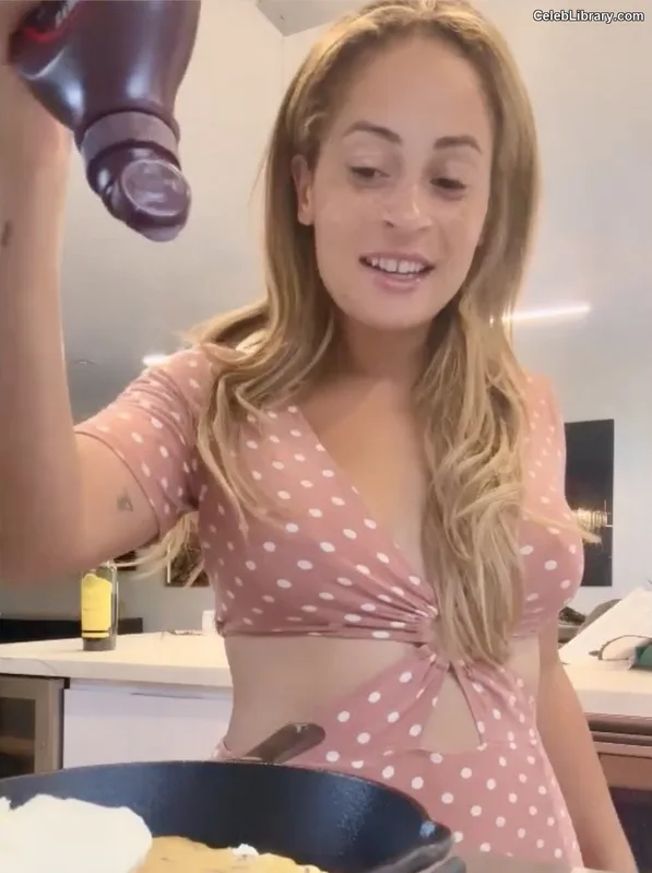 Kayla Braxton photo 13 of 545