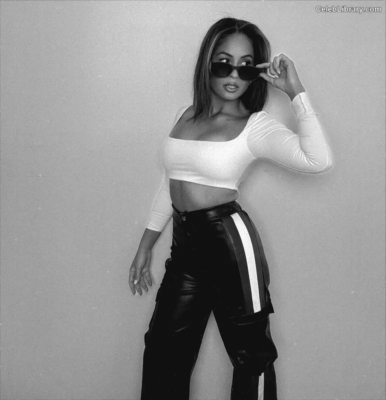 Kayla Braxton photo 9 of 545