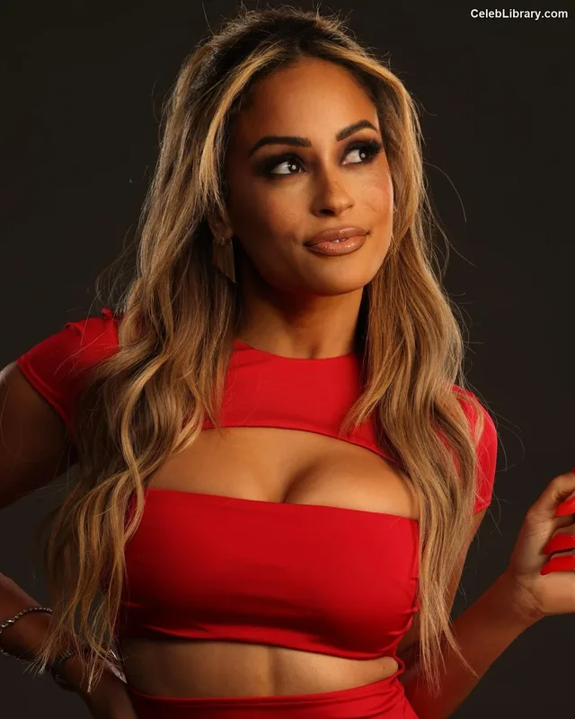 Kayla Braxton photo 10 of 545
