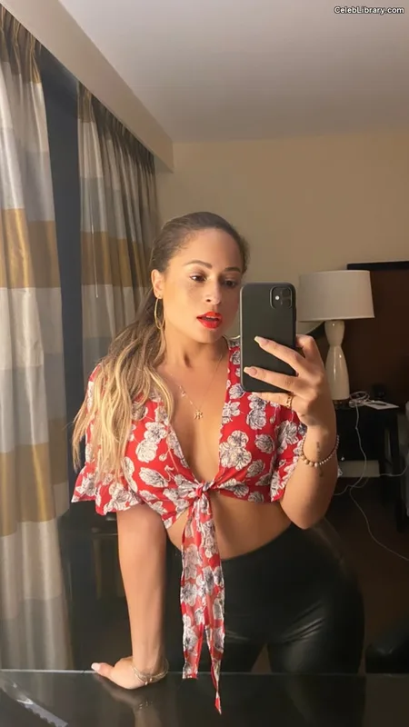 Kayla Braxton photo 22 of 545