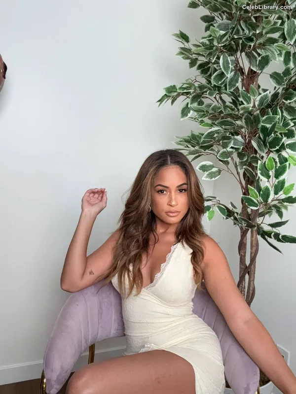 Kayla Braxton photo 4 of 545