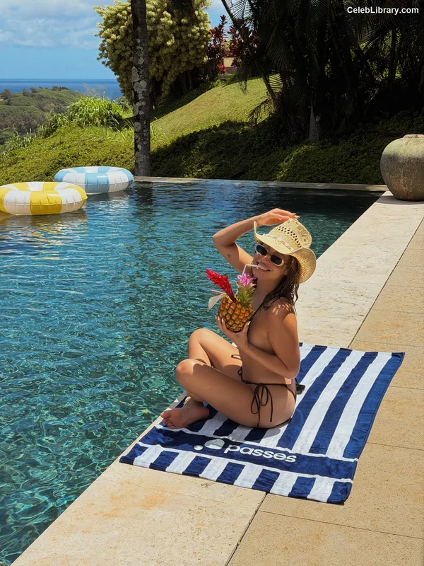 Kayla Braxton photo 8 of 545