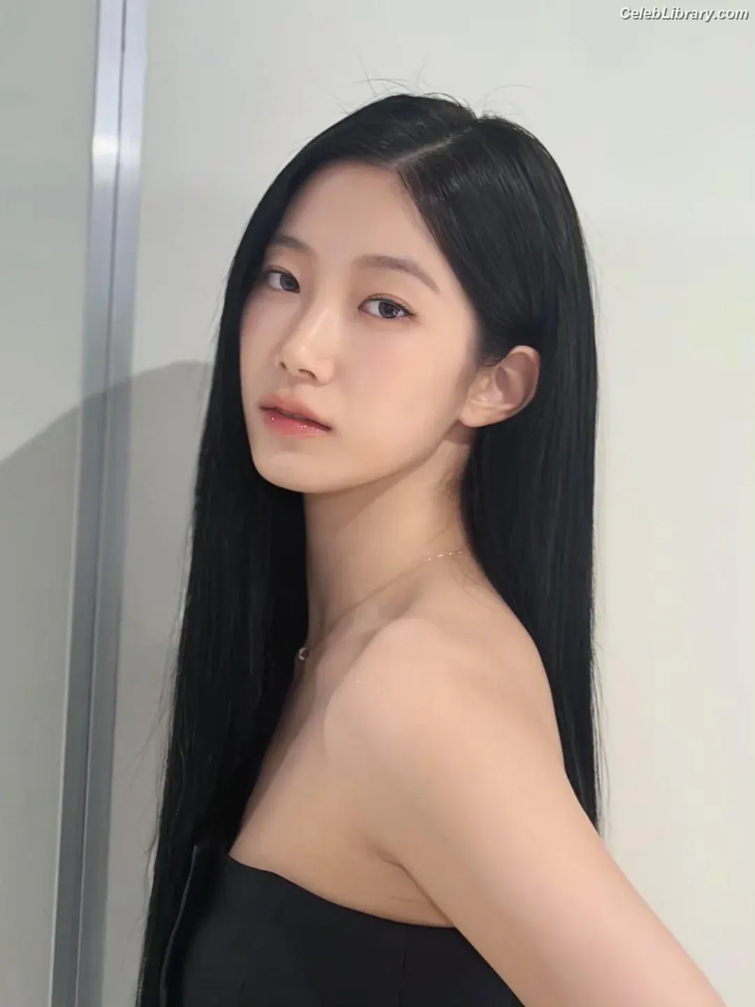 Kazuha Nakamura 中村 一葉 LESSERAFIM photo 5 of 459