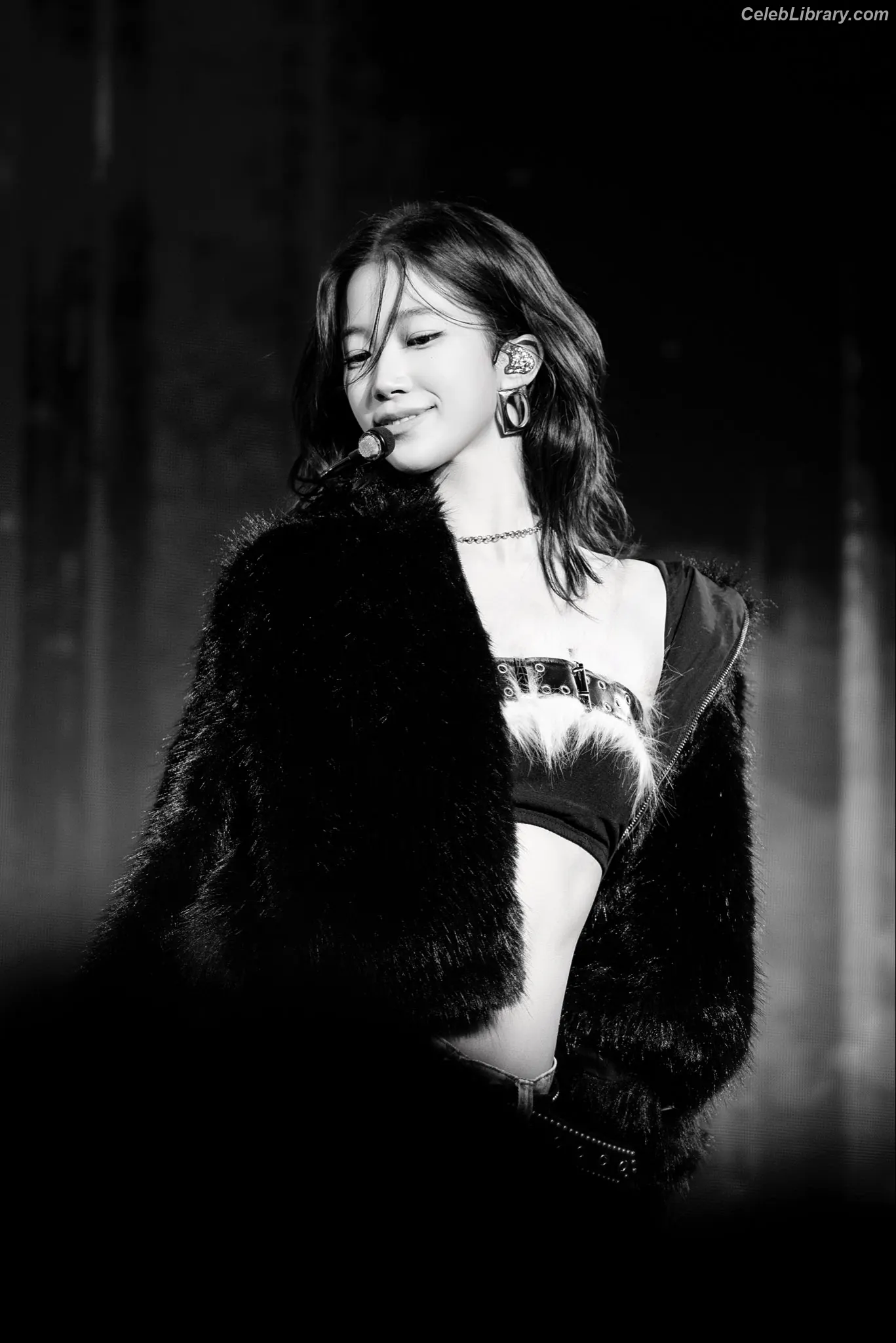 Kazuha Nakamura 中村 一葉 LESSERAFIM photo 1 of 459