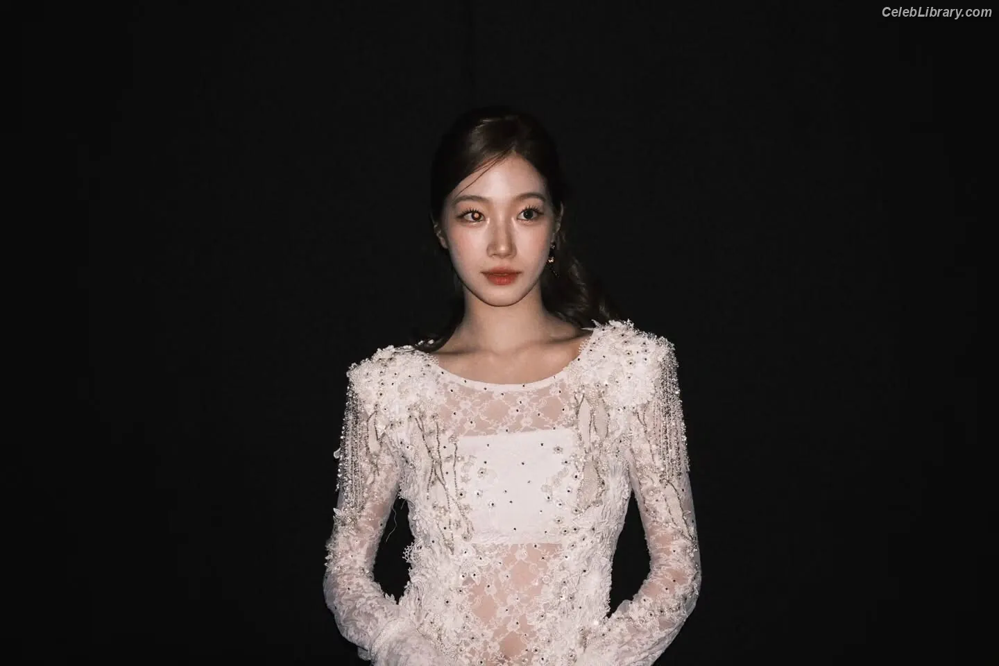 Kazuha Nakamura 中村 一葉 LESSERAFIM photo 19 of 459