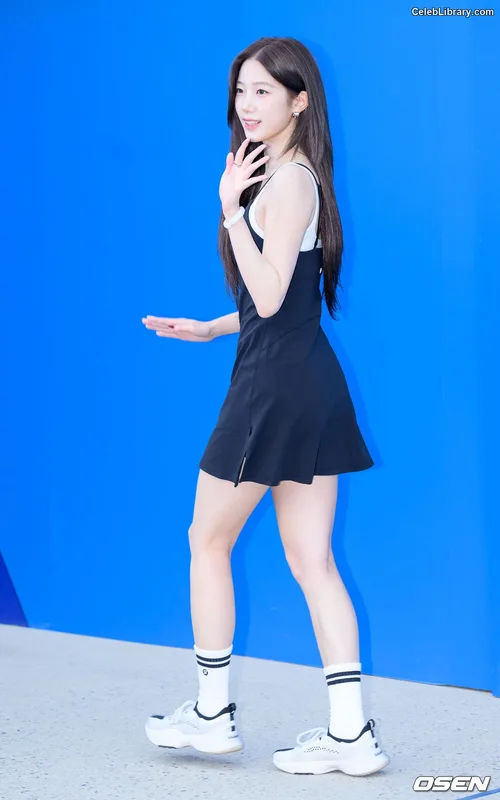 Kazuha Nakamura 中村 一葉  LESSERAFIM photo 10 of 460
