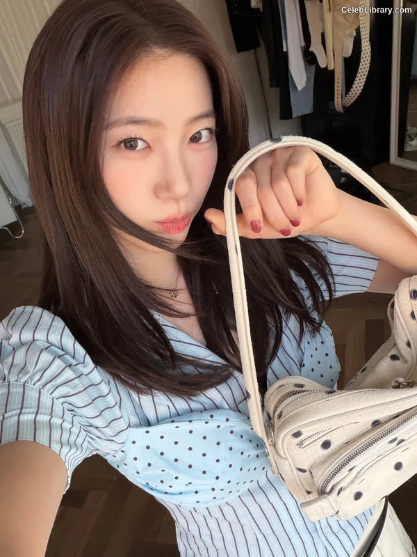 Kazuha Nakamura 中村 一葉  LESSERAFIM photo 11 of 460