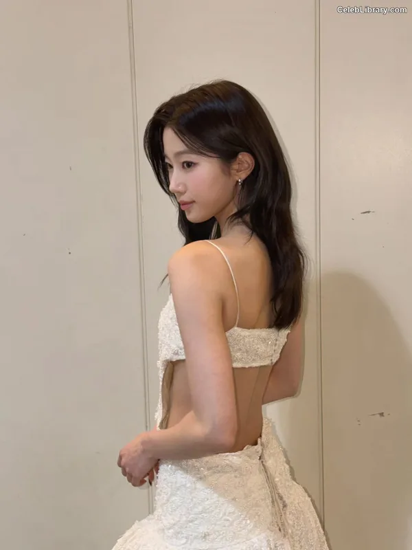 Kazuha Nakamura 中村 一葉  LESSERAFIM photo 1 of 460