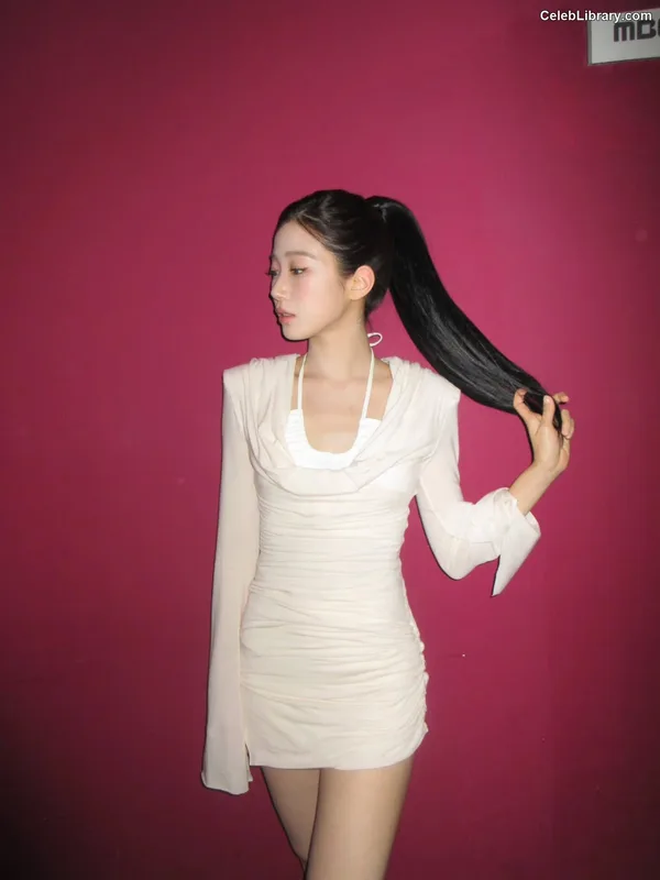 Kazuha Nakamura 中村 一葉  LESSERAFIM photo 5 of 460